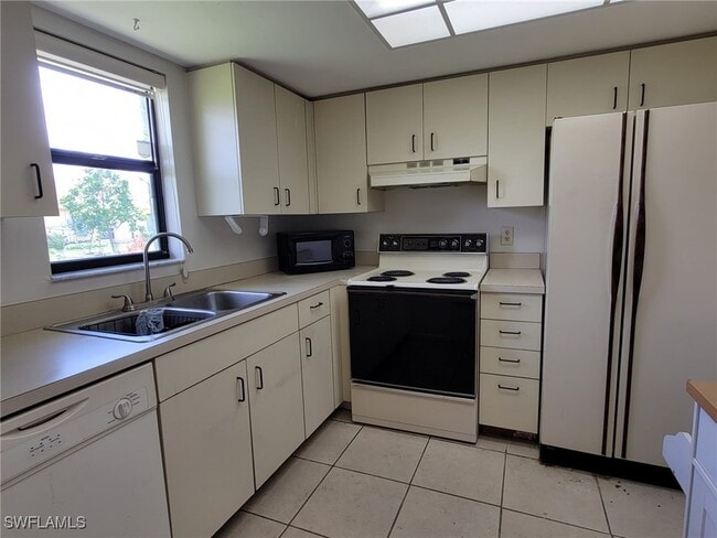 Foto del edificio - 919 SE 8th Terrace