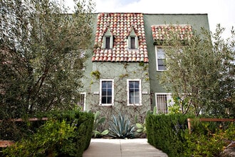 Building Photo - 2045 S Harcourt Ave