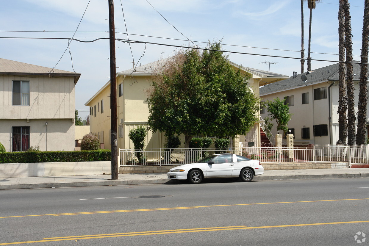 Building Photo - 6628 Woodman Ave