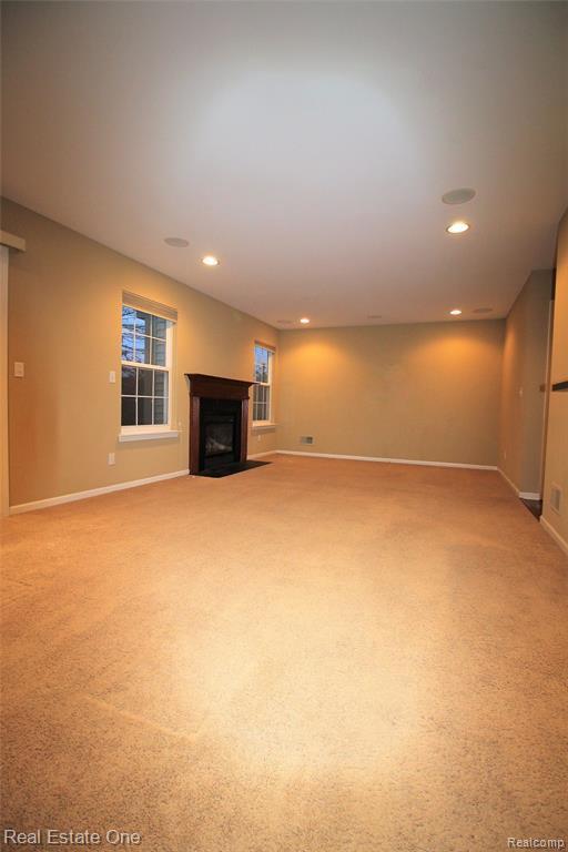 Building Photo - 163 S Vista Dr