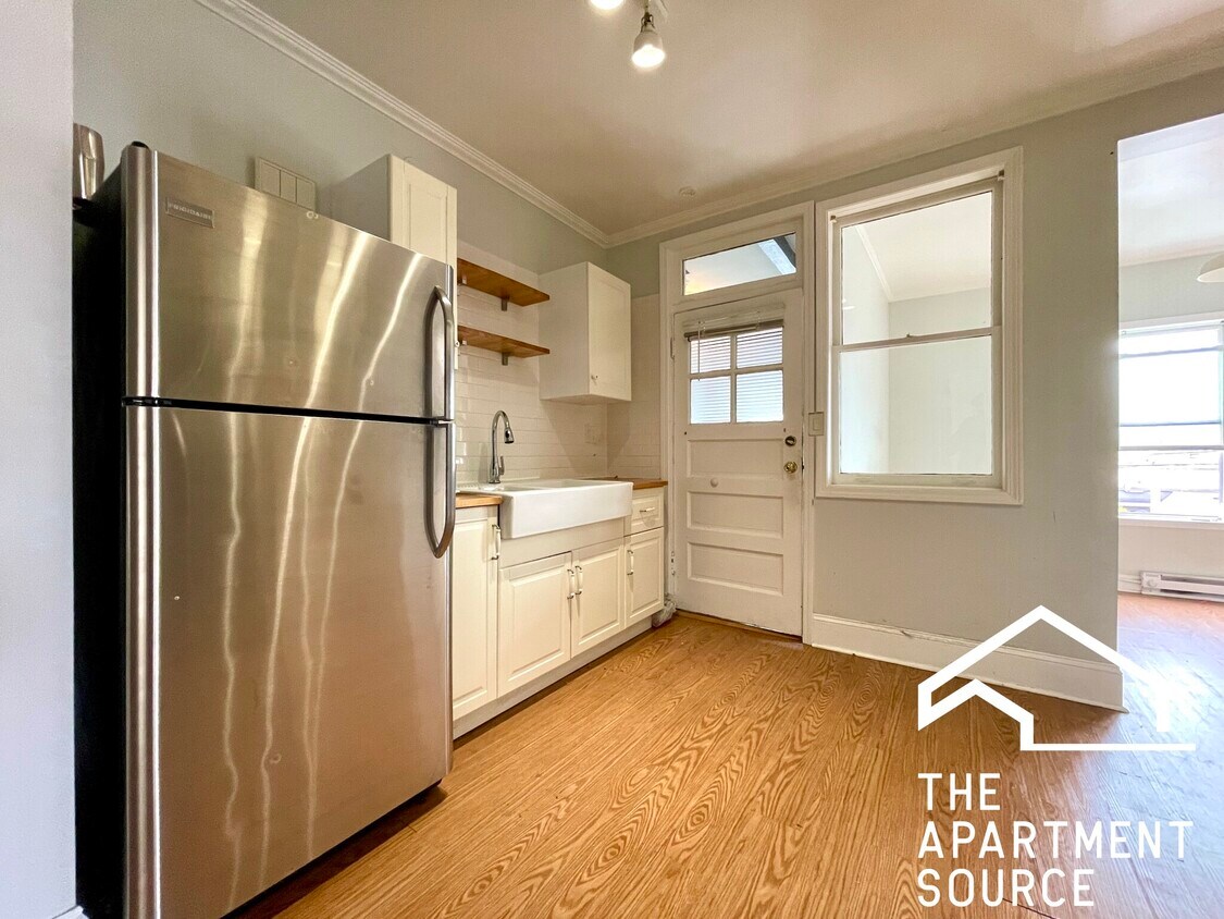 Primary Photo - 3540 N Lowell Ave