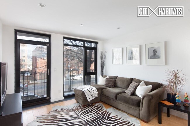 Foto del edificio - 145 Mcguinness Blvd