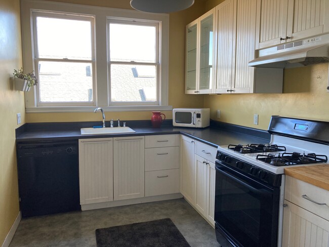Kitchen - 325 Potrero Ave