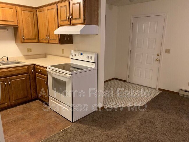 Foto del edificio - 2049 S National Ave