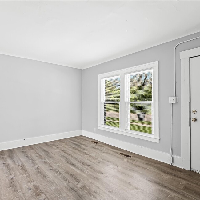 Building Photo - 173 W Rundell St