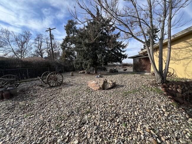 Foto del edificio - 2405 Sunset Dr