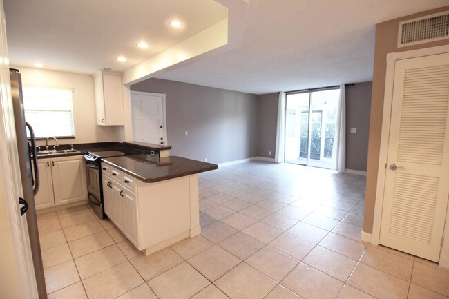 Foto del edificio - 1124 NW 13th St