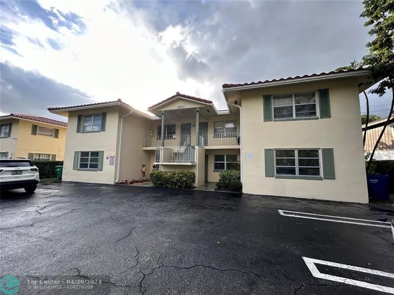 Primary Photo - 3880 Woodside Dr