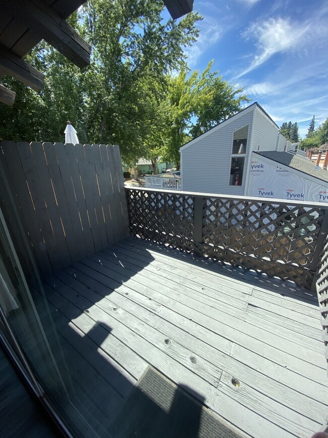Building Photo - 155 Kahle Dr