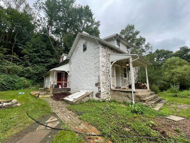Building Photo - 1586 Green Hills Rd
