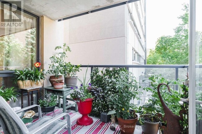 Building Photo - 280 Donlands Ave