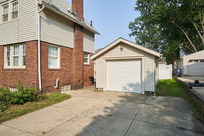Foto del edificio - Renovated 3 bedroom 2 Bath home in Goodyea...