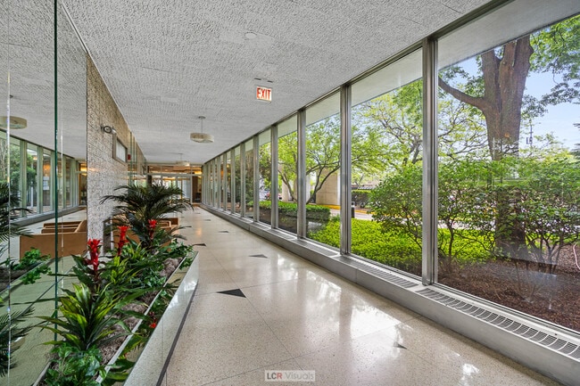 Foto del edificio - 3950 N Lake Shore Dr