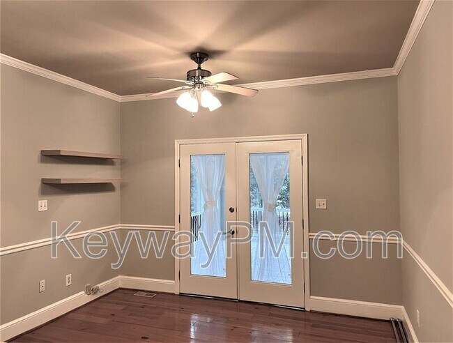 Foto del edificio - 2403 Willow Creek Ct W