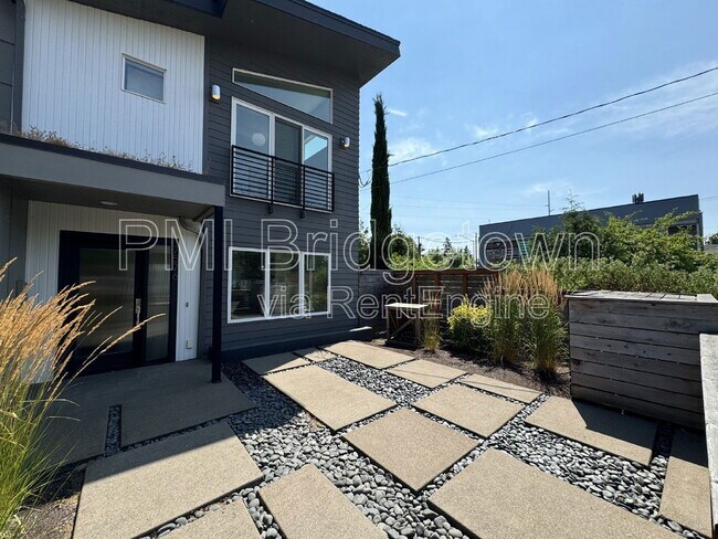 Foto del edificio - 7576 N Curtis Ave