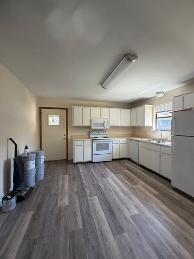 Photo - 2 Bedroom Duplex close to I -140 Contact Debra Johnson (865) 591-8281 House