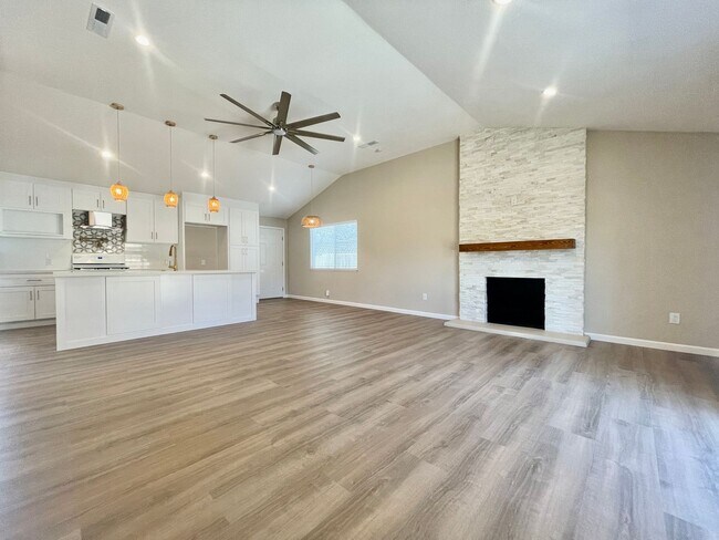 Building Photo - NEW Fully Renovated 4bed 2Bath Luxury Home !!