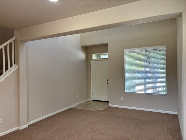 Building Photo - 4 Bedroom Home with a Great Layout