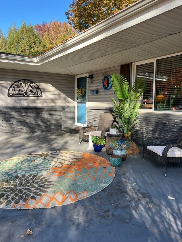 Primary Photo - Brentwood - 3 bedroom, 1.5 bathroom, 1 car...
