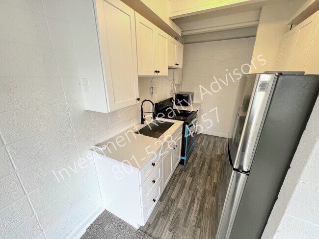 Foto del edificio - Renovated Apartment in Sugarhouse!