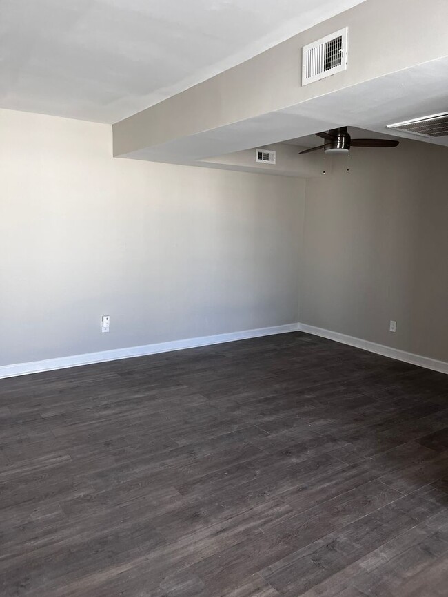 Building Photo - NEWLY AVAILABLE - RENOVATED 2 BR UNIT IN T...