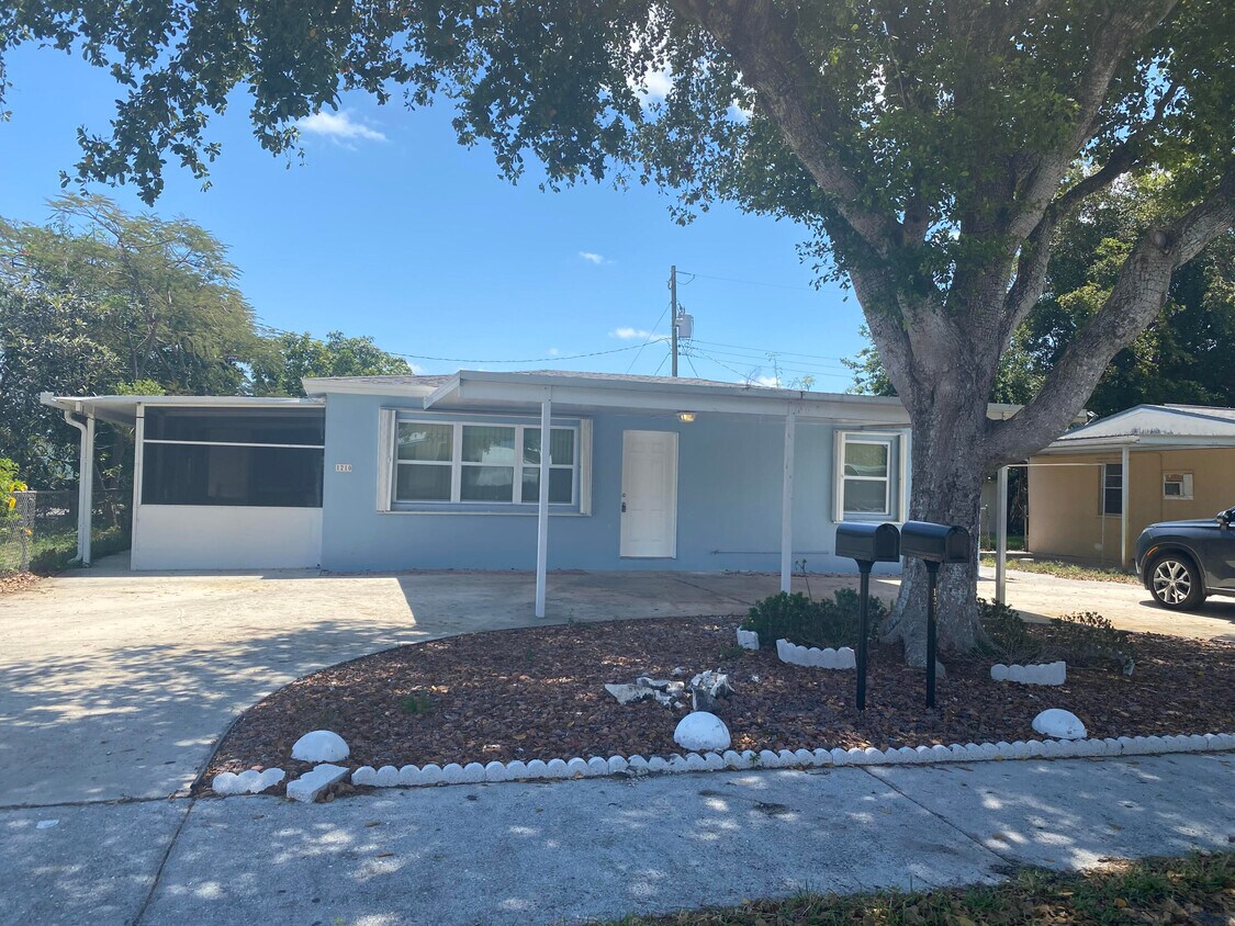 1210 S D St, Lake Worth, FL 33460 House for Rent in Lake Worth, FL
