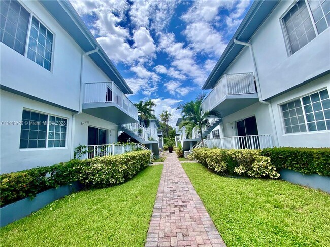 Foto del edificio - 9260 Bay Harbor Terrace
