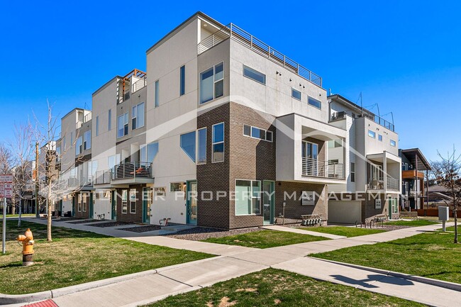 Building Photo - Gorgeous Home with Washer/Dryer and Mounta...