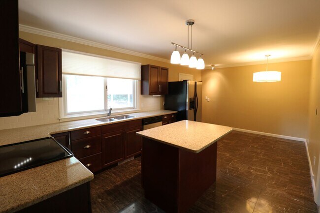 Photo - 2815 Ashwood Dr House