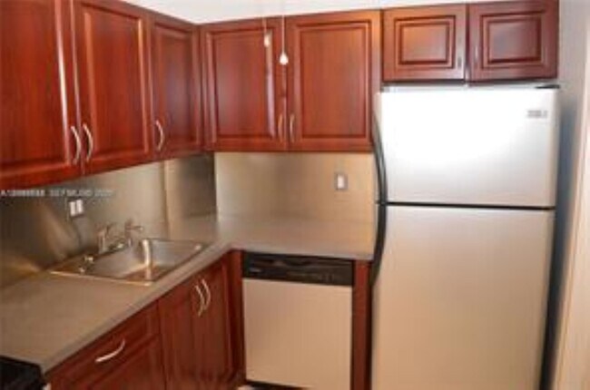 Foto del edificio - 9 NE 19th Ct