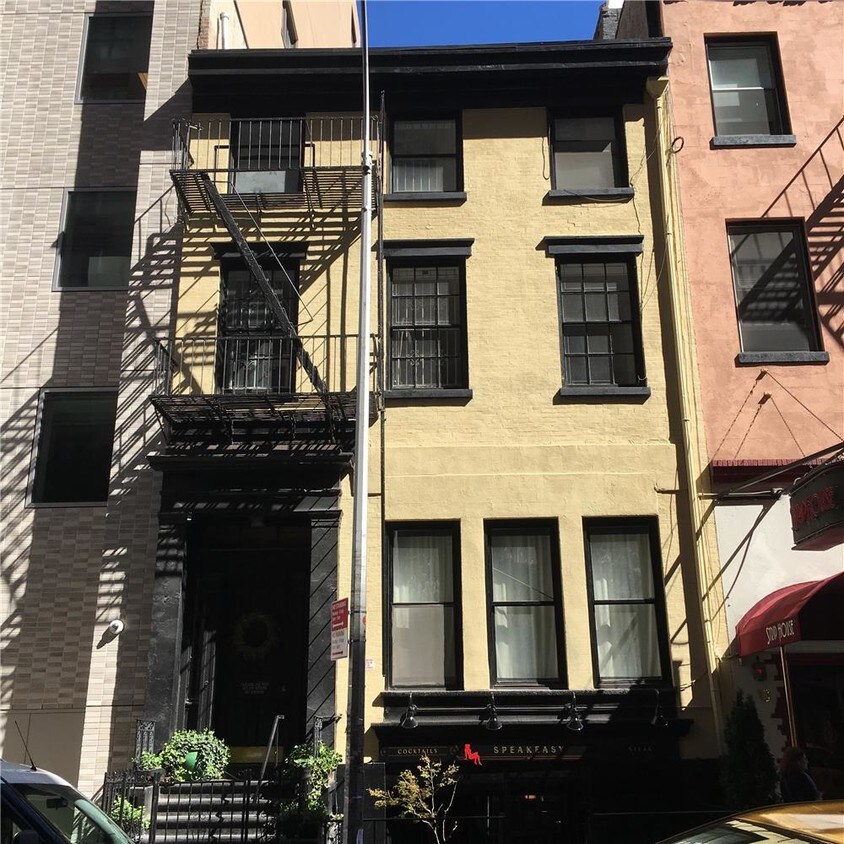 Primary Photo - 11 E 12th St