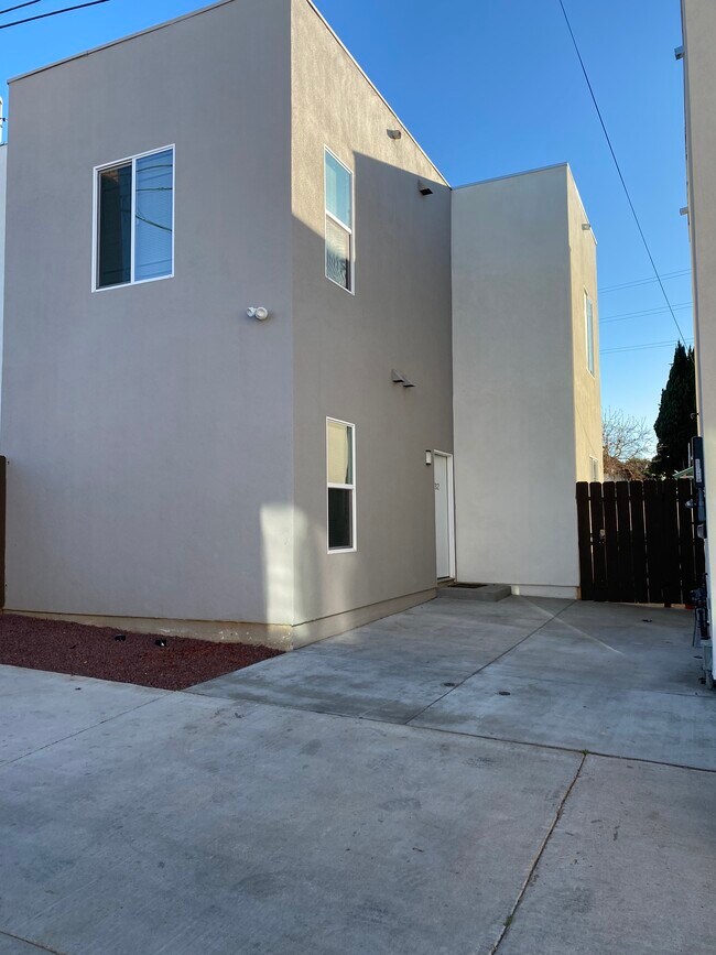 Building Photo - 532 Cesar E Chavez Pky