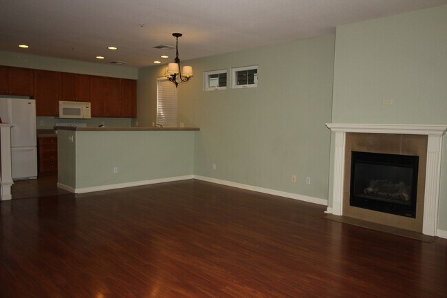 Foto del edificio - 3 Bedroom Townhome for Rent