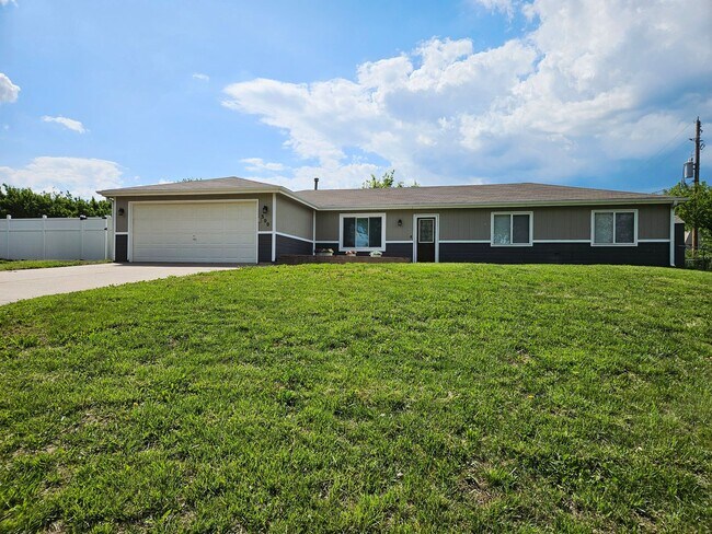 Foto del edificio - Gorgeous Corner lot Home for Rent!
