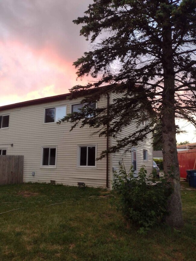 32229 Hillsdale Ct, Westland, MI 48186 Townhome Rentals in Westland MI