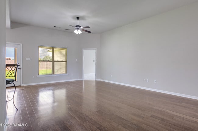 Building Photo - 132 Timber Edge Dr
