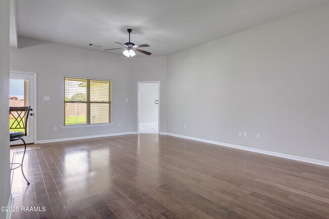 Foto del edificio - 132 Timber Edge Dr