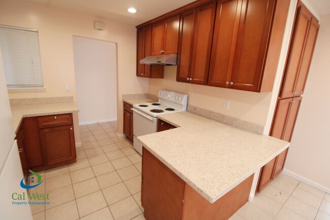 Foto del edificio - $4395 - Beautiful Sunnyvale 3 Bedroom Home...