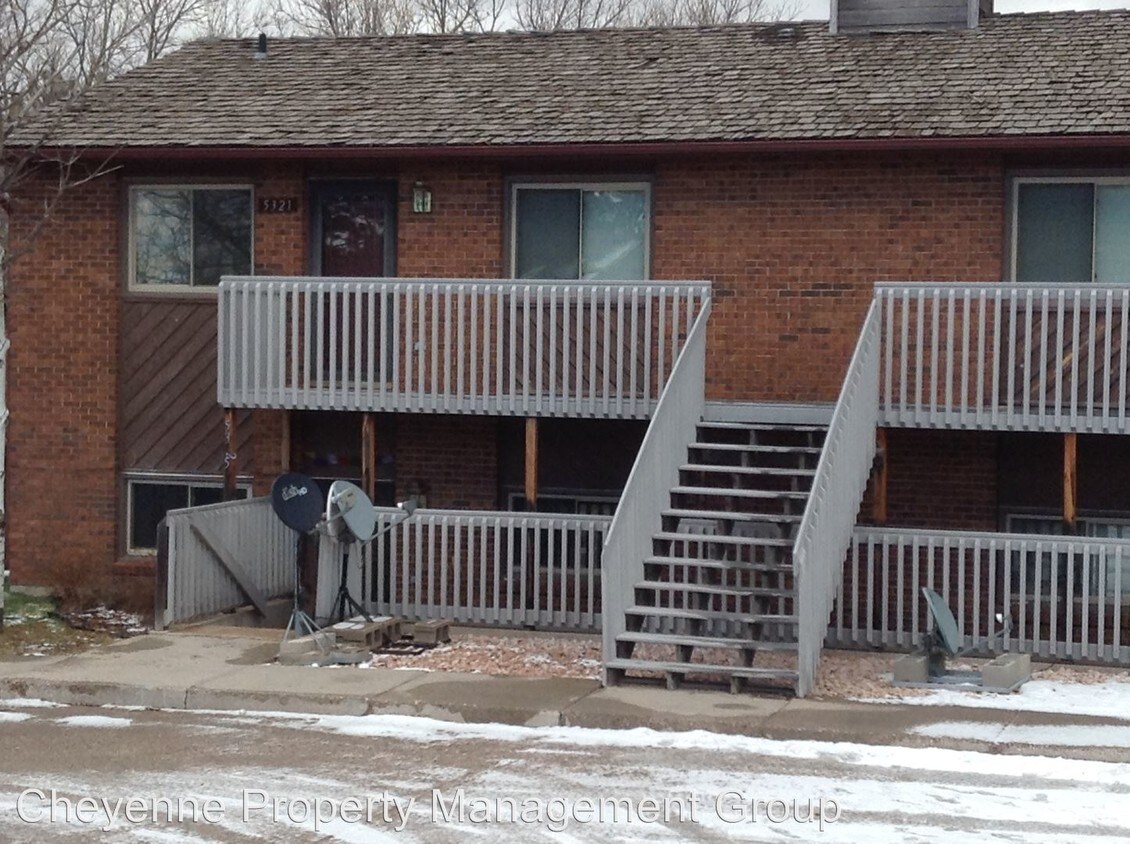 Foto principal - 5321-5327 Akes Dr