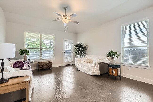 Building Photo - 8615 McKamy Dr