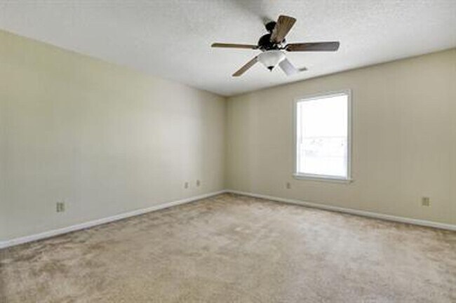 Foto del edificio - 19 Webb Ct NE