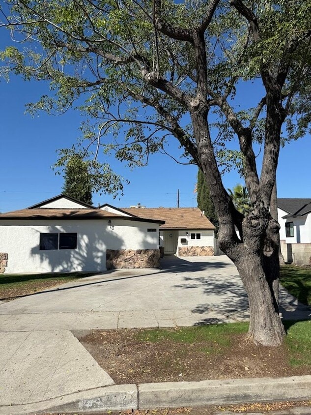 Primary Photo - Beautiful 4 Bedroom, 2 Bathroom Arleta Hom...