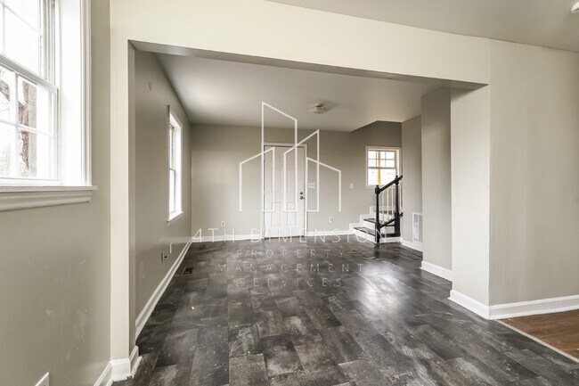 Foto del edificio - Charming 4-Bedroom Rental with Hardwood Fl...