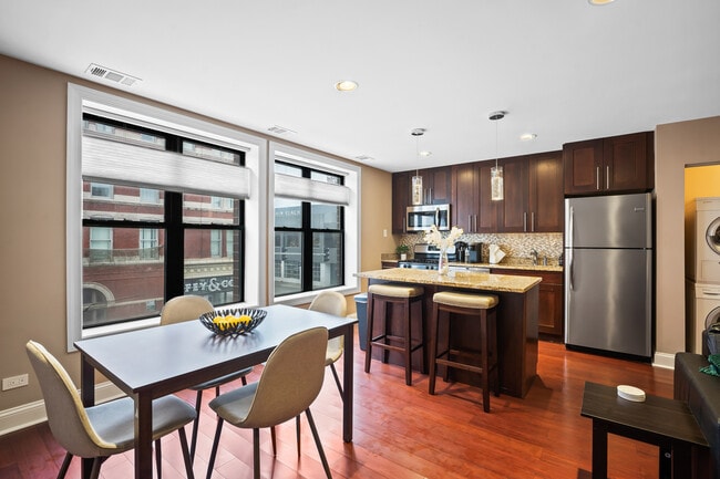 Foto del edificio - 1600 N Halsted St