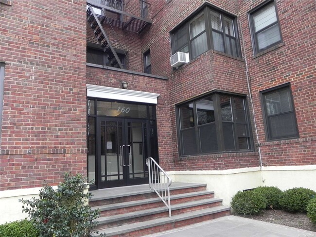 Foto del edificio - 160 S Middle Neck Rd