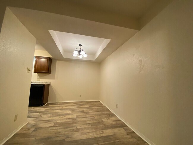 Foto del edificio - Charming 2 Bedroom, 2.5 Bath Condo, Move-In Ready! Step into this beautifully maintained condo fe...