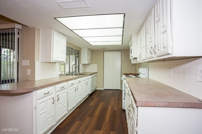 Building Photo - 5527 Dunnethead Dr