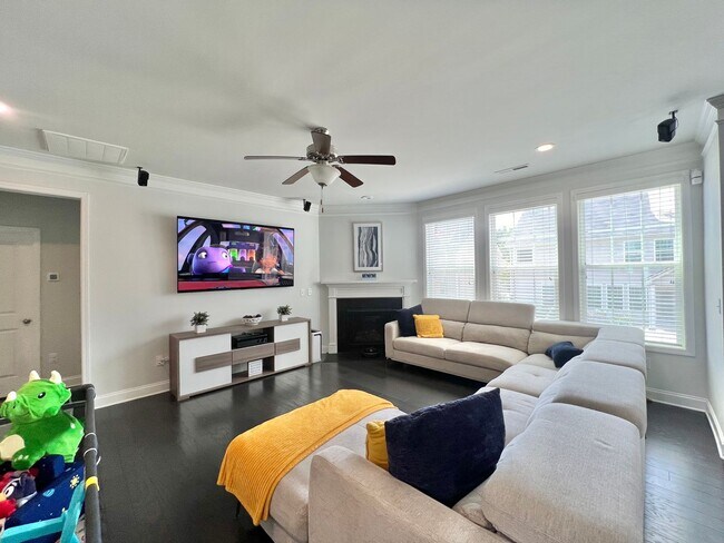 Foto del edificio - Stunning 5BD, 3BA Raleigh Home in an HOA C...