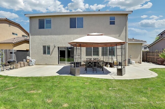 Building Photo - Beautiful 3 Bedroom Edgewater Home with Loft & 3-Car Garage
