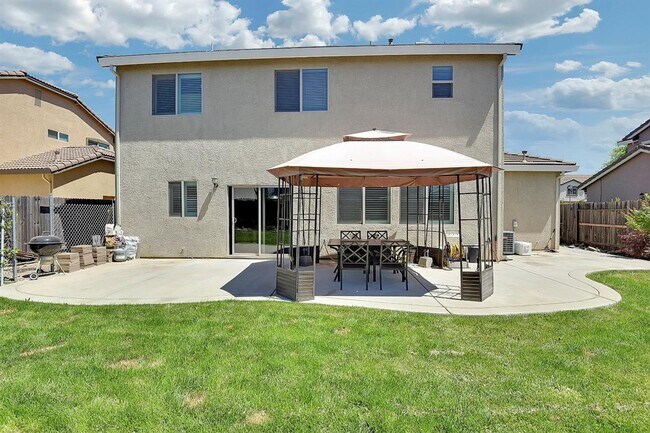 Foto del edificio - Beautiful 3 Bedroom Edgewater Home with Loft & 3-Car Garage